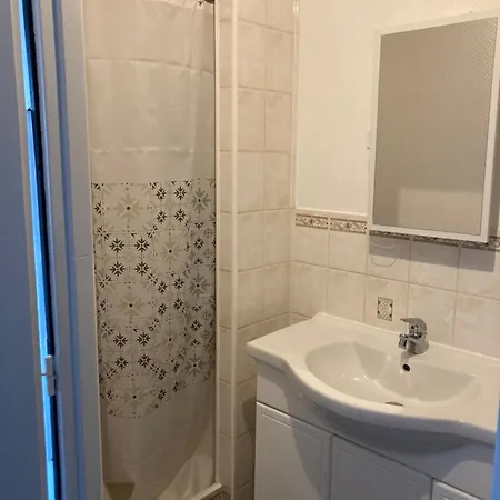 3 T2 Calme Pour 2 Pers, Parking Prive Apartment *